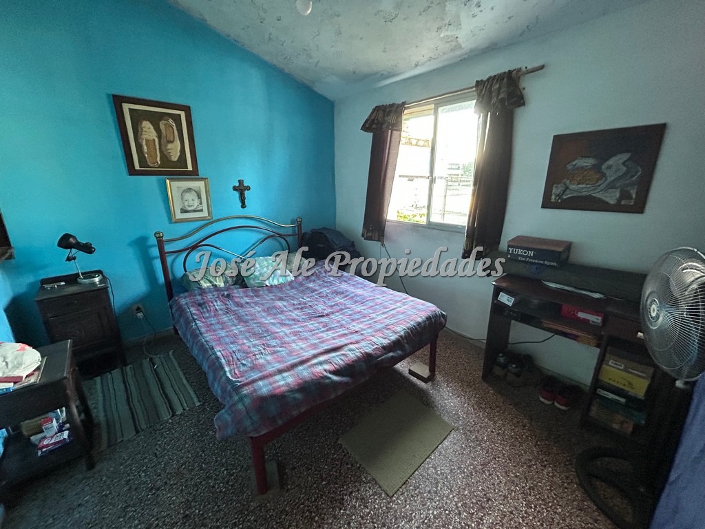 Imagen 9 de Vivienda ubicada en Avda. principal en el Real de San Carlos, a pocas cuadras de la Rambla Costanera y playas de Colonia.