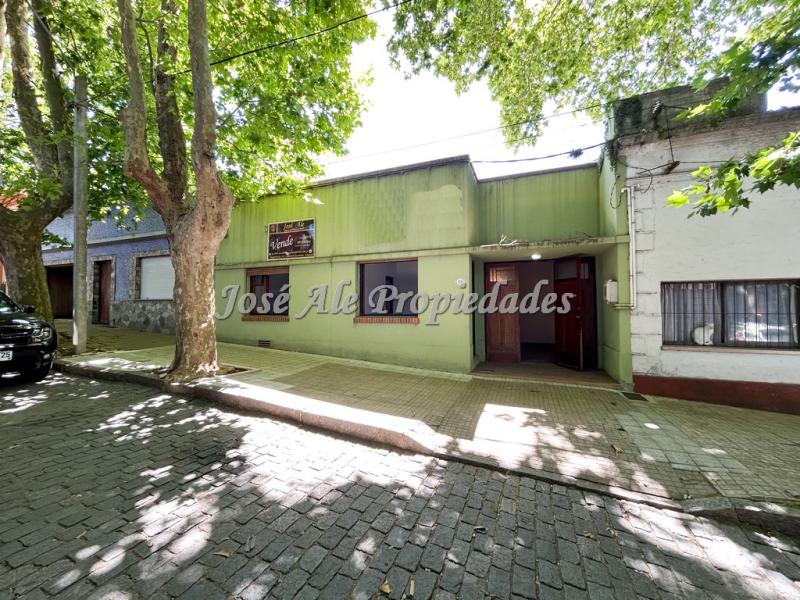 Casa de 2 dormitorios ubicada en pleno centro, a 2 cuadras de la Ciudad Vieja de Colonia.