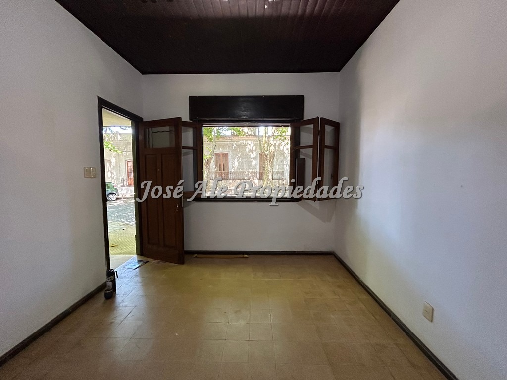 Imagen 2 de Casa de 2 dormitorios ubicada en pleno centro, a 2 cuadras de la Ciudad Vieja de Colonia.