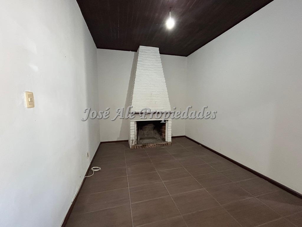 Imagen 3 de EN VENTA Casa de 2 dormitorios ubicada en pleno centro, a 2 cuadras de la Ciudad Vieja de Colonia.