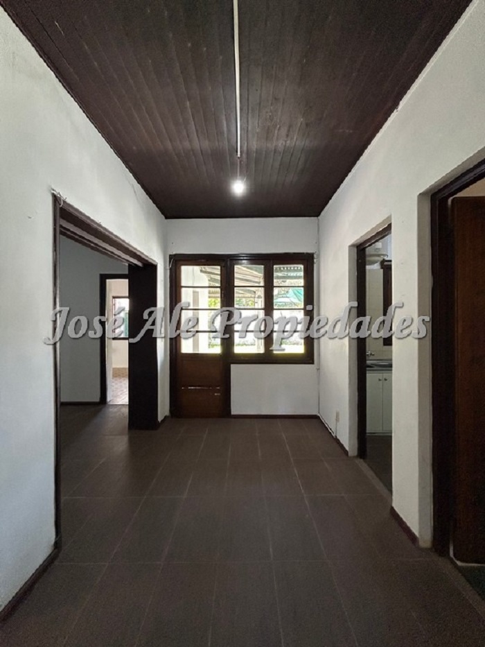 Imagen 5 de EN VENTA Casa de 2 dormitorios ubicada en pleno centro, a 2 cuadras de la Ciudad Vieja de Colonia.