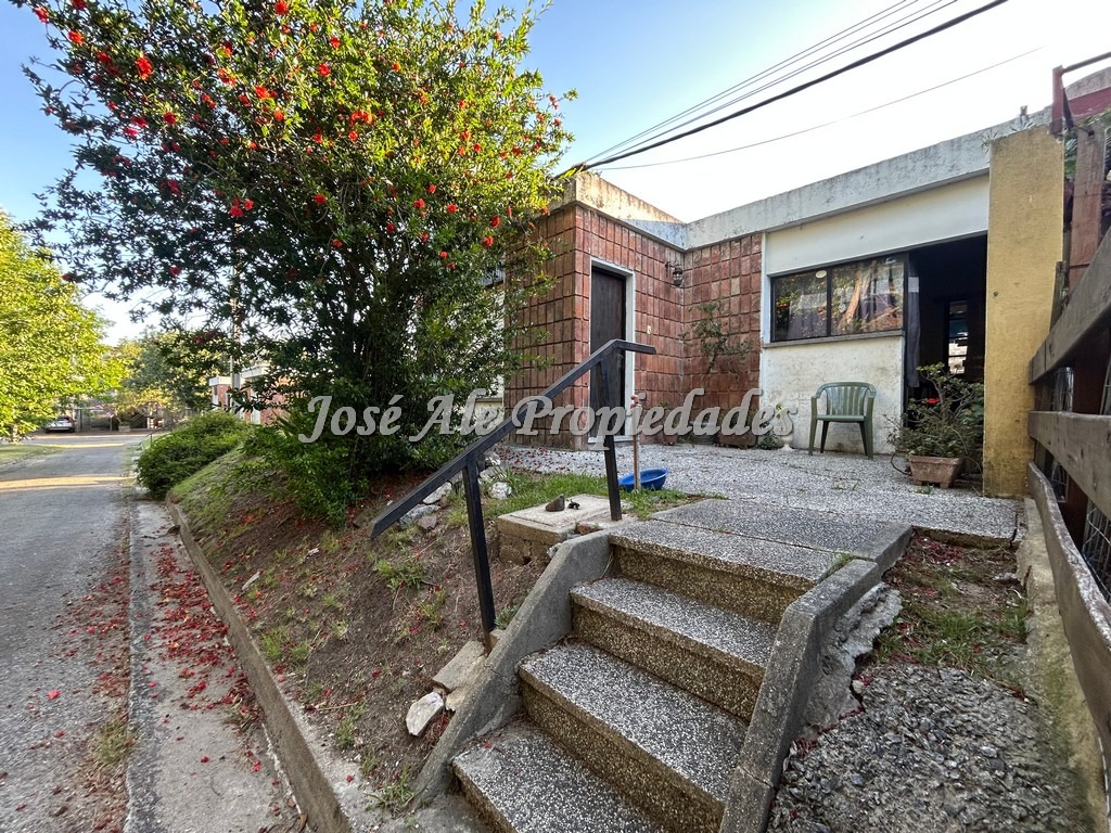 Imagen 1 de Oportunidad Proponga Vivienda ubicada en el Real de San Carlos, a cuadras de la Rambla y playas de Colonia.