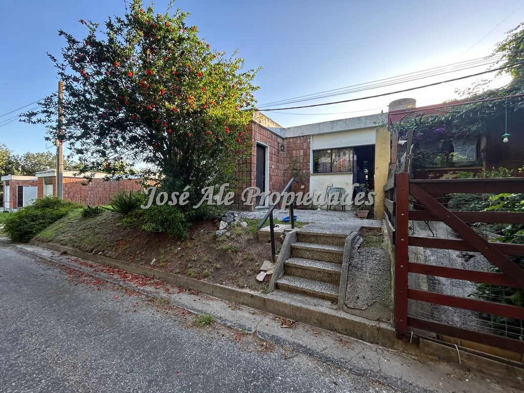 Imagen 2 de Oportunidad Proponga Vivienda ubicada en el Real de San Carlos, a cuadras de la Rambla y playas de Colonia.