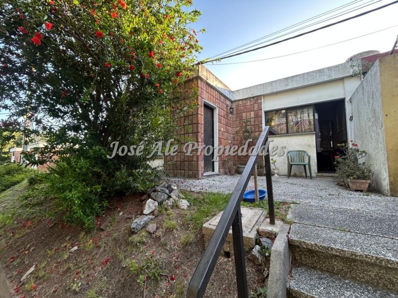 Oportunidad Proponga Vivienda ubicada en el Real de San Carlos, a cuadras de la Rambla y playas de Colonia.