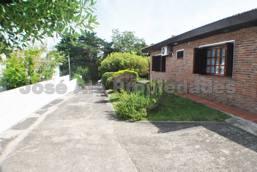 Imagen 10 de Magnífica propiedad en zona residencial a metros de Rambla Costanera y Playas de Colonia del Sacramento.