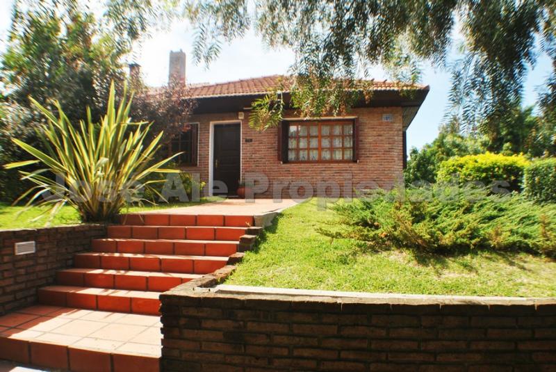 Magnífica propiedad en zona residencial a metros de Rambla Costanera y Playas de Colonia del Sacramento.