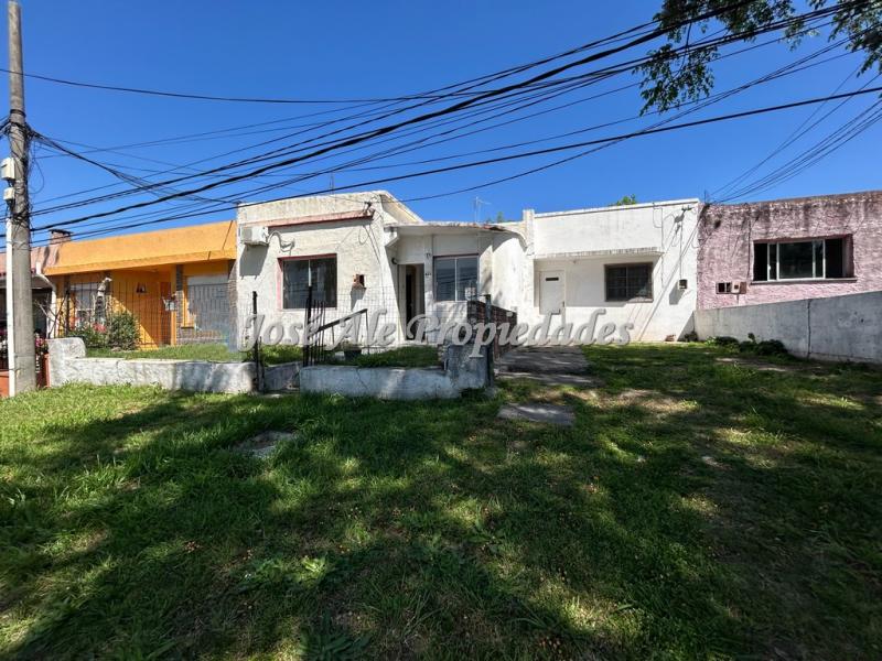 ¡OPORTUNIDAD DE INVERSIÓN! ! 2 Casas en PH  ubicadas a una cuadra de Av. principal Baltasar Brum.