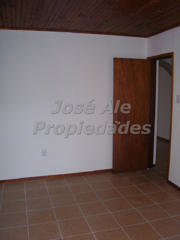 Imagen 5 de EN ALQUILER Propiedad en zona de nuevo hospital, próxima a zona comercial tres avenidas y Colonia Shopping.