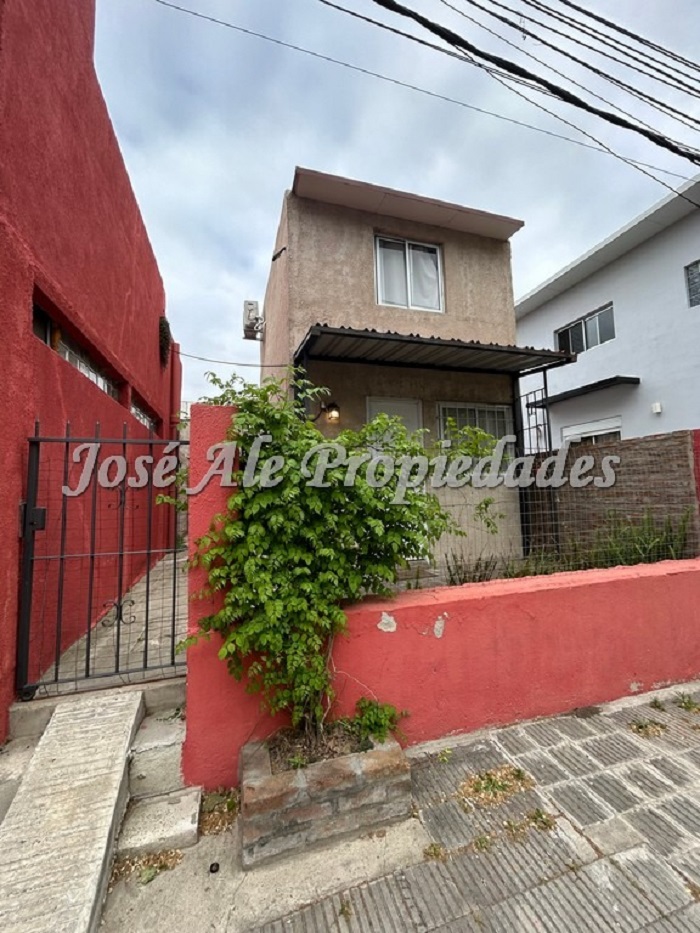 Imagen 10 de OPORTUNIDAD! NUEVO PRECIO! Casa + duplex en barrio Pueblo Nuevo. Combina estilo ingles con comodidades moderas.