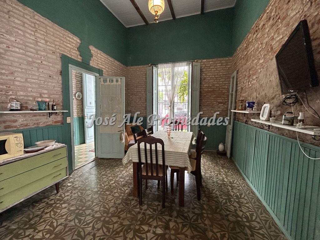 Imagen 4 de OPORTUNIDAD! NUEVO PRECIO! Casa + duplex en barrio Pueblo Nuevo. Combina estilo ingles con comodidades moderas.
