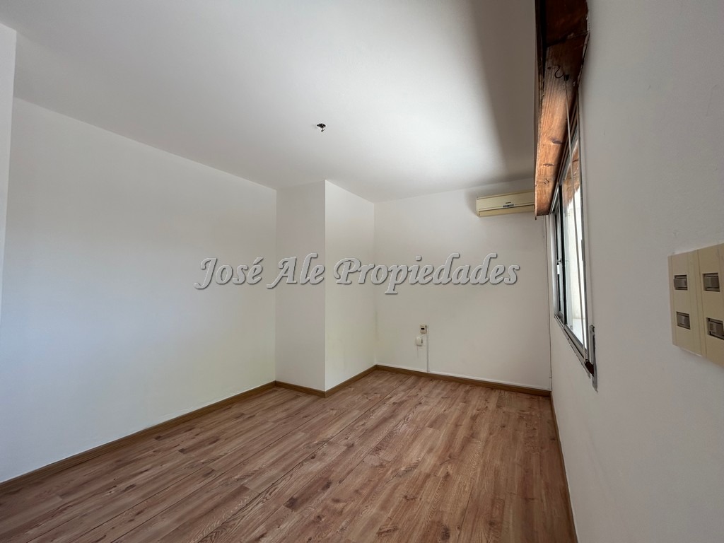 Imagen 10 de Hermoso apartamento ubicado en el centro de la ciudad, muy próximo al Puerto Comercial y Ciudad Vieja.
