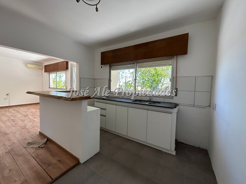 Imagen 5 de Hermoso apartamento ubicado en el centro de la ciudad, muy próximo al Puerto Comercial y Ciudad Vieja.