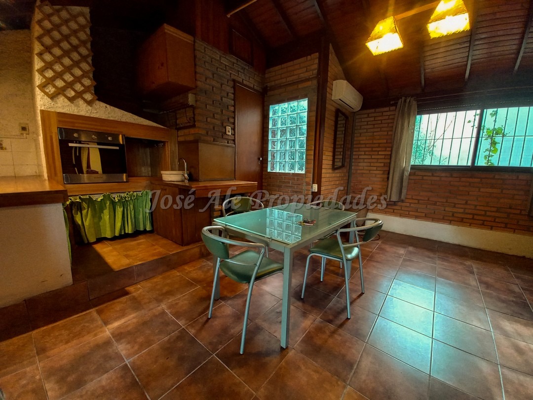 Imagen 2 de Hermosa y coqueta propiedad a solo metros de Rambla Costanera y playas de Colonia.