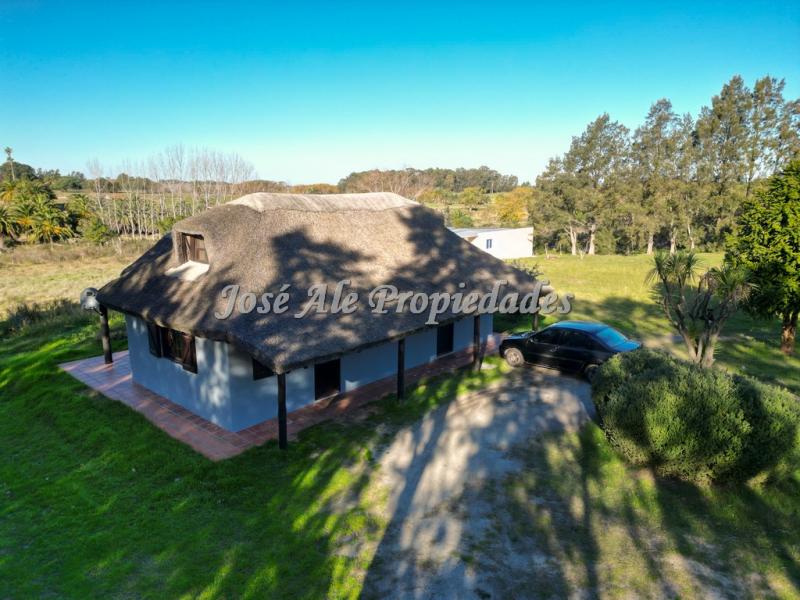 Casa en Laguna de los Patos próximo a Bodega Bernardi, a pocos minutos del centro de la ciudad de Colonia.