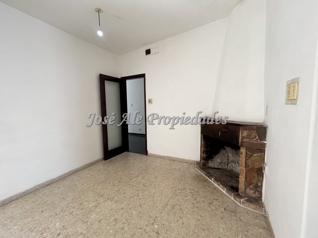 Imagen 3 de Destacada propiedad ubicada en pleno centro de la ciudad de Colonia, a metros del Puerto Comercial, terminal de Ómnibus y Barrio Histórico.