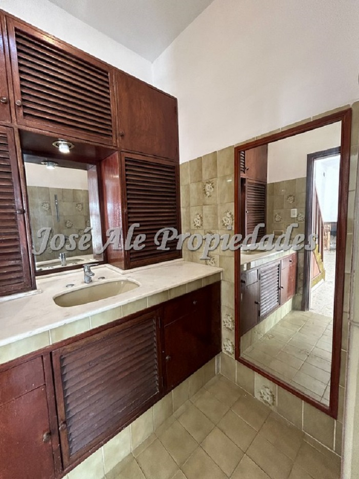 Imagen 7 de Destacada propiedad ubicada en pleno centro de la ciudad de Colonia, a metros del Puerto Comercial, terminal de Ómnibus y Barrio Histórico.