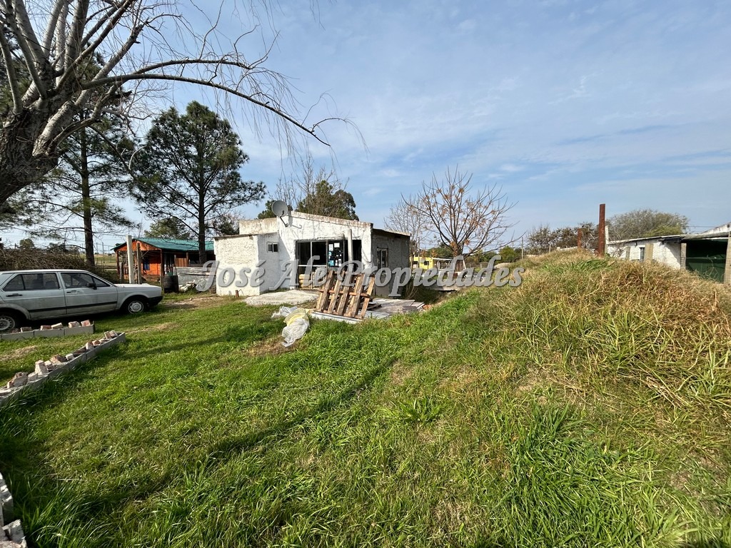 Imagen 3 de Lote de 213m2 con casa, ubicada 700m de la Rambla y playas de balneario Britópolis a 40 min de la ciudad de Colonia del Sacramento.