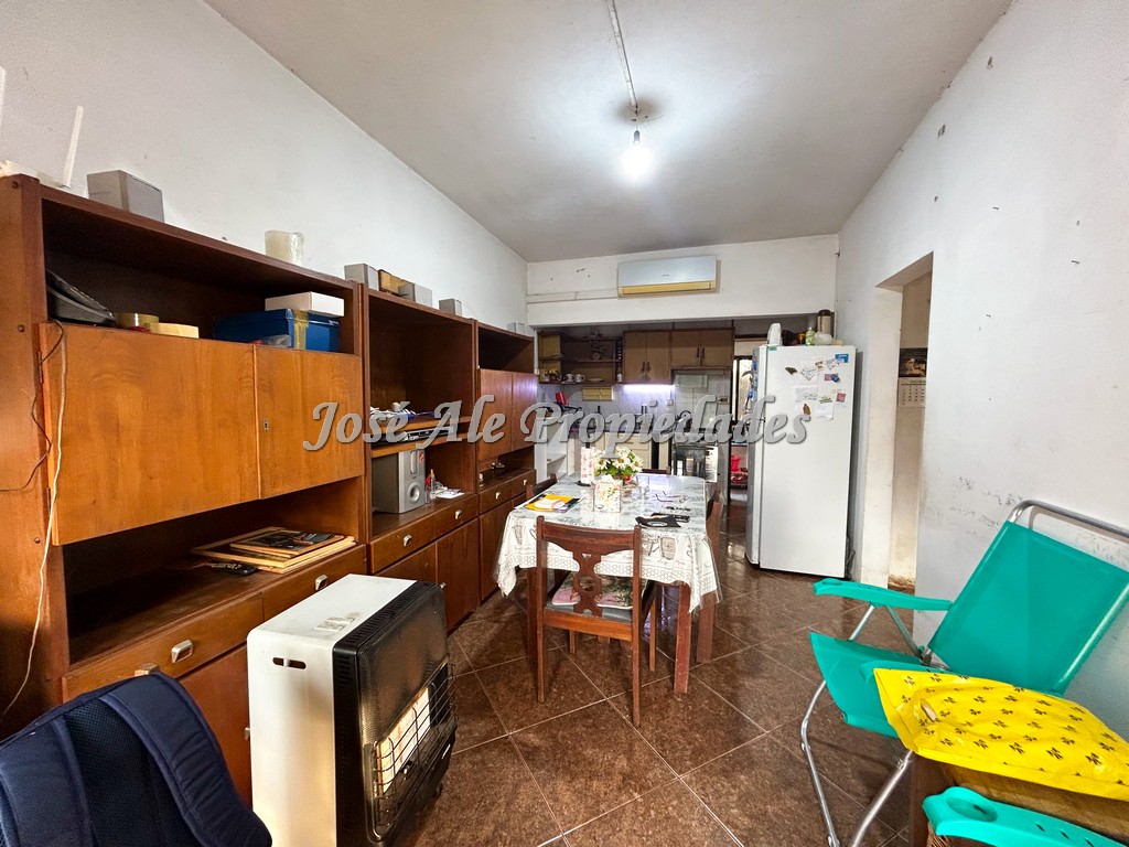 Imagen 4 de Casa ubicada en esquina a 1 cuadra del Supermercado el Dorado, Colonia.