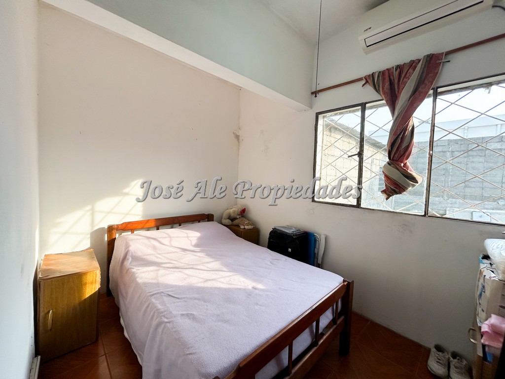 Imagen 5 de Casa ubicada en esquina a 1 cuadra del Supermercado el Dorado, Colonia.