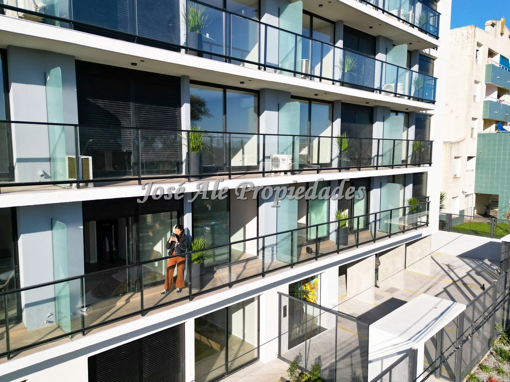 Imagen 1 de Apartamento a estrenar con vista al Río en Edificio Sacramento, sobre Av. Gonzales Moreno a 1 cuadra de la Rambla de Colonia.
