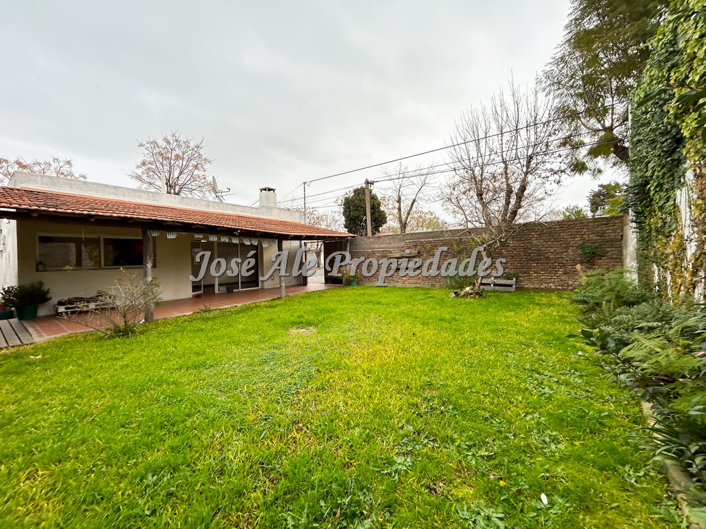 Imagen 10 de Casa céntrica a 1 cuadra de Av Artigas, a pasos de todos los servicios.