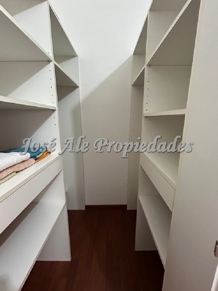 Imagen 6 de Casa céntrica a 1 cuadra de Av Artigas, a pasos de todos los servicios.