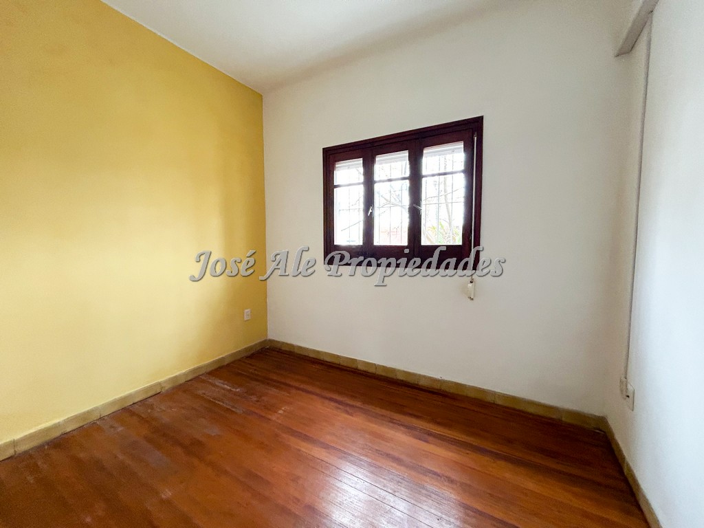 Imagen 7 de Casa céntrica a 1 cuadra de Av Artigas, a pasos de todos los servicios.