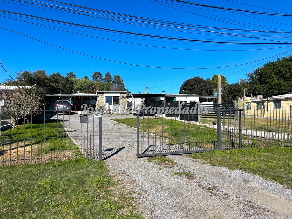 Imagen 1 de Casa ubicada en el Real de San Carlos, a pocas cuadras de la Ruta 21.