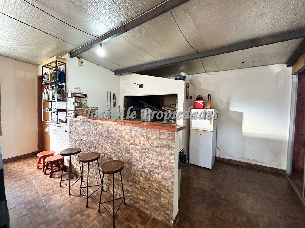 Imagen 10 de Casa ubicada en el Real de San Carlos, a pocas cuadras de la Ruta 21.