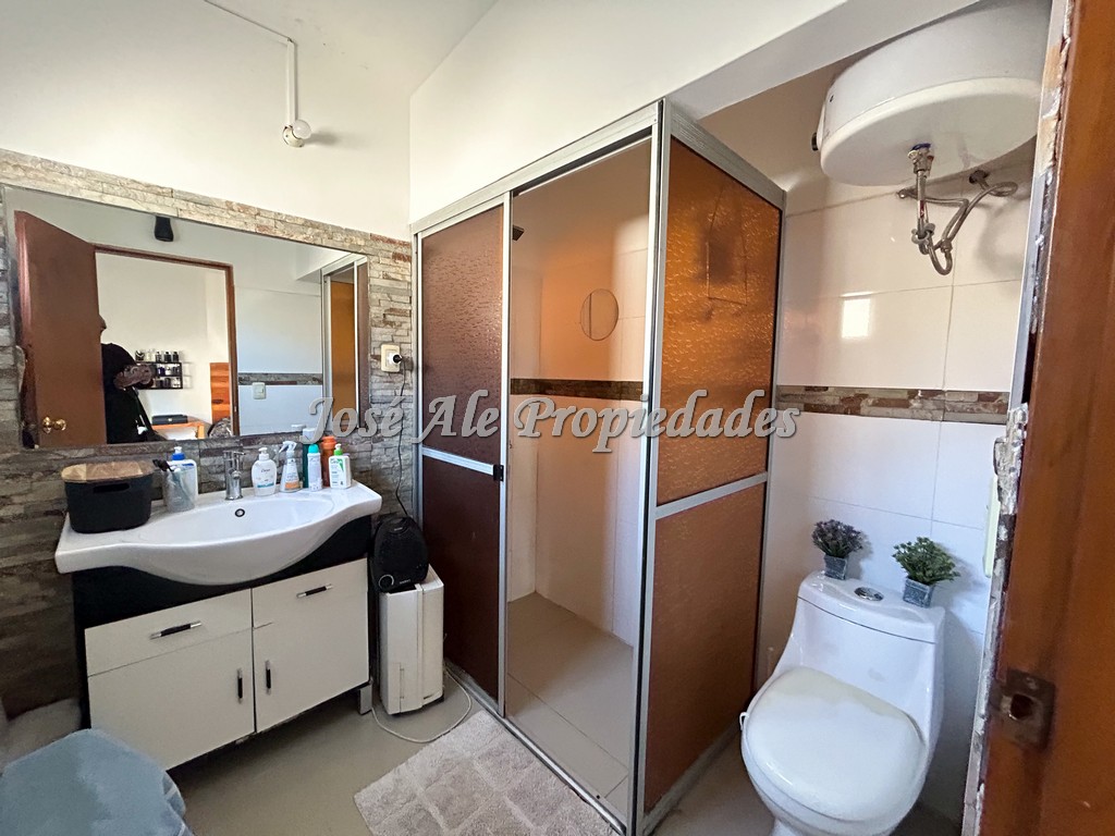 Imagen 8 de Casa ubicada en el Real de San Carlos, a pocas cuadras de la Ruta 21.