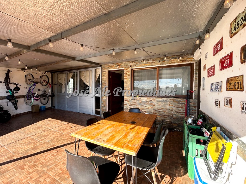 Imagen 9 de Casa ubicada en el Real de San Carlos, a pocas cuadras de la Ruta 21.