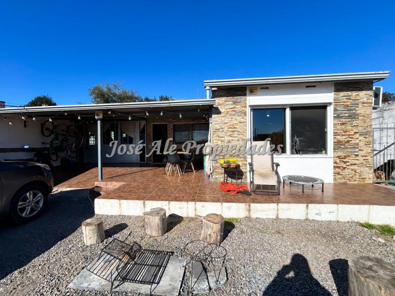 Casa ubicada en el Real de San Carlos, a pocas cuadras de la Ruta 21.