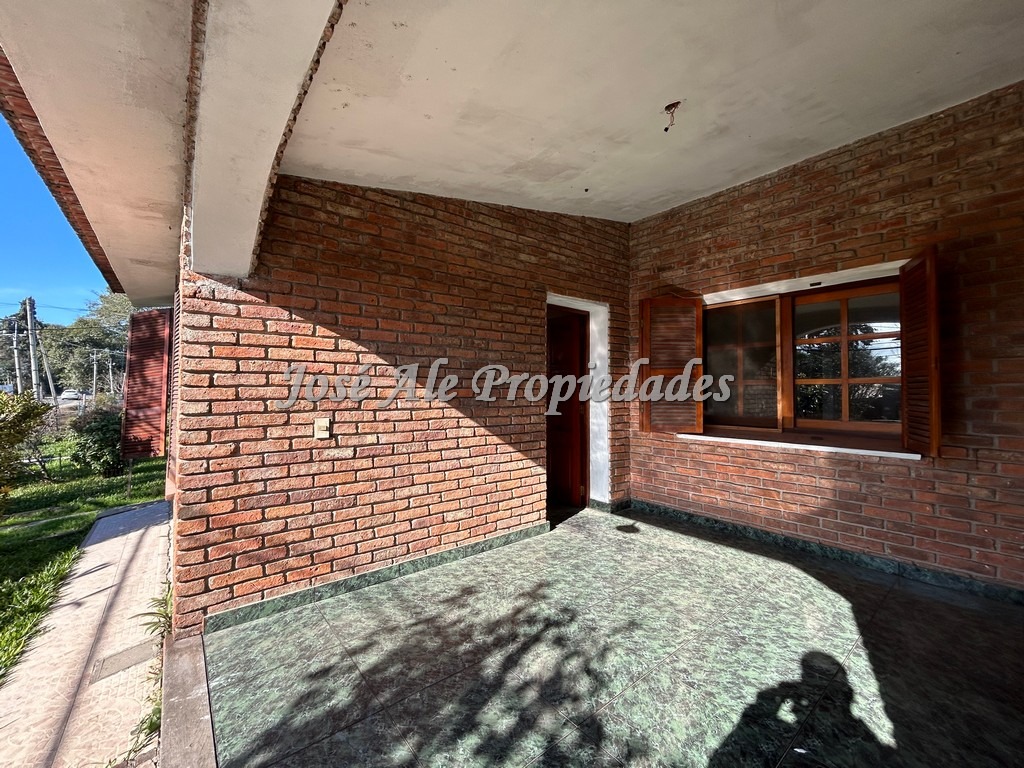 Imagen 2 de EN ALQUILER Exclusiva casa ubicada en el Real de San Carlos, a pocas cuadras de los centros de estudios.