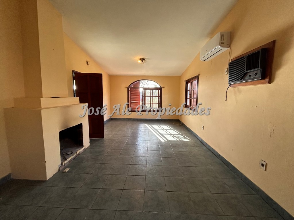 Imagen 4 de EN ALQUILER Exclusiva casa ubicada en el Real de San Carlos, a pocas cuadras de los centros de estudios.