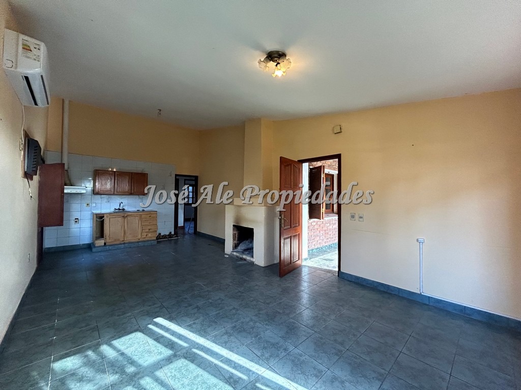 Imagen 5 de EN ALQUILER Exclusiva casa ubicada en el Real de San Carlos, a pocas cuadras de los centros de estudios.