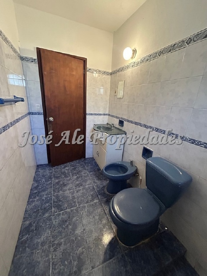 Imagen 8 de EN ALQUILER Exclusiva casa ubicada en el Real de San Carlos, a pocas cuadras de los centros de estudios.