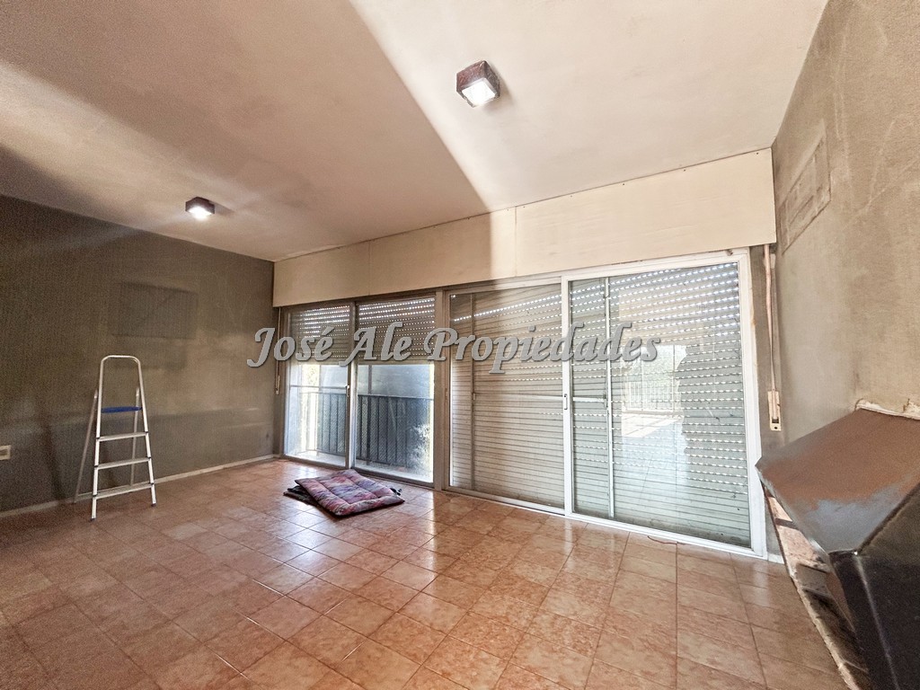 Imagen 2 de Casa ubicada sobre Ruta 1 a metros del Shopping de Colonia.