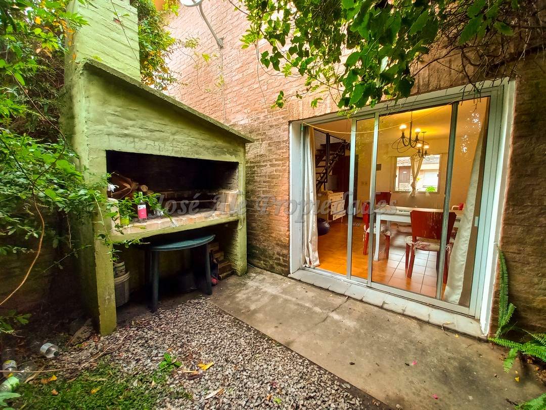 Imagen 9 de Hermosa vivienda ubicada en complejo sobre calle Zitarrosa, a metros de Rambla y playas de Colonia del Sacramento.