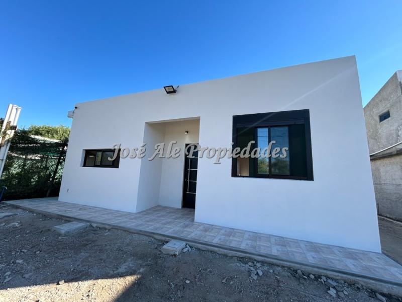 Casa a estrenar ubicada en el barrio el general, próxima a todos los servicios.