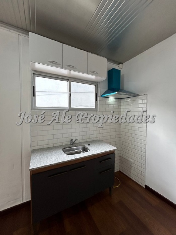 Imagen 4 de Apartamentos de 1 dormitorio, ubicados en el Real de San Carlos, calle At. Sierra a 50m de Luis Alberto de Herrera.