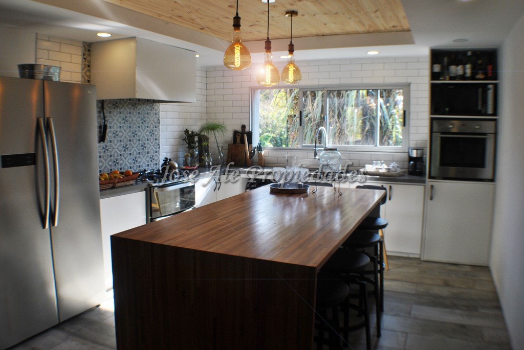 Imagen 4 de Hermosa propiedad ubicada a pocos metros de la Rambla Costanera de Colonia.