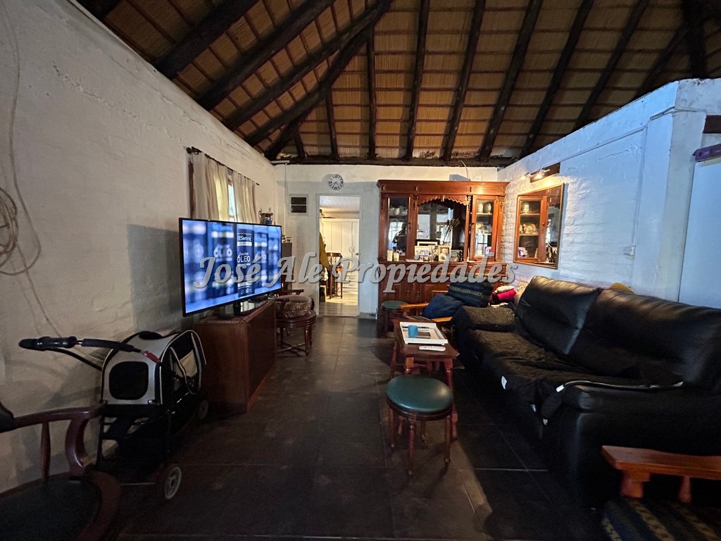 Imagen 3 de Casa ubicada próxima a la Bodega Bernardi a pocos minutos del centro de la ciudad de Colonia.