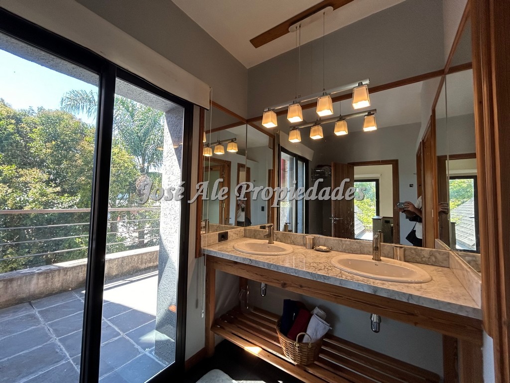 Imagen 8 de EN VENTA Y EN ALQUILER Sorprendente propiedad ubicada a una cuadra de la Rambla y playas de Colonia.