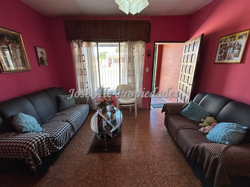 Imagen 3 de Casa ubicada en barrio la Rotonda, próxima a 3 avenidas y Shopping de Colonia.