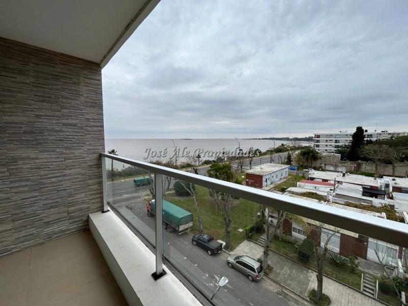 Espectacular monoambiente en edificio residencial frente al Rio de la Plata.