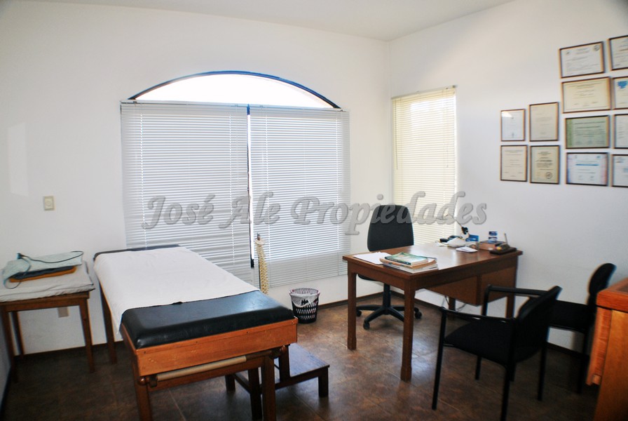 Imagen 10 de Local Comercial en PB y Apto de 2 dormitorios en PA, ubicados en esquina en Pueblo Nuevo, a metros del Shopping de Colonia.