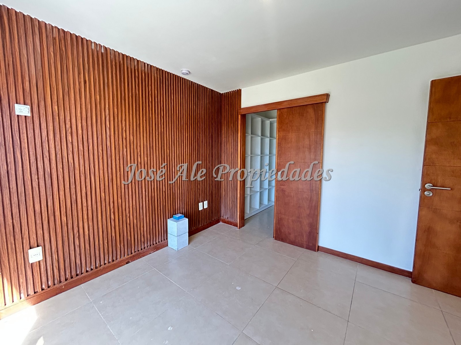 Imagen 7 de Impecable apartamento de 3 dormitorios con 115m2 edificados en el punto mas alto de la Rambla de Colonia, con vista panorámica a la Río.