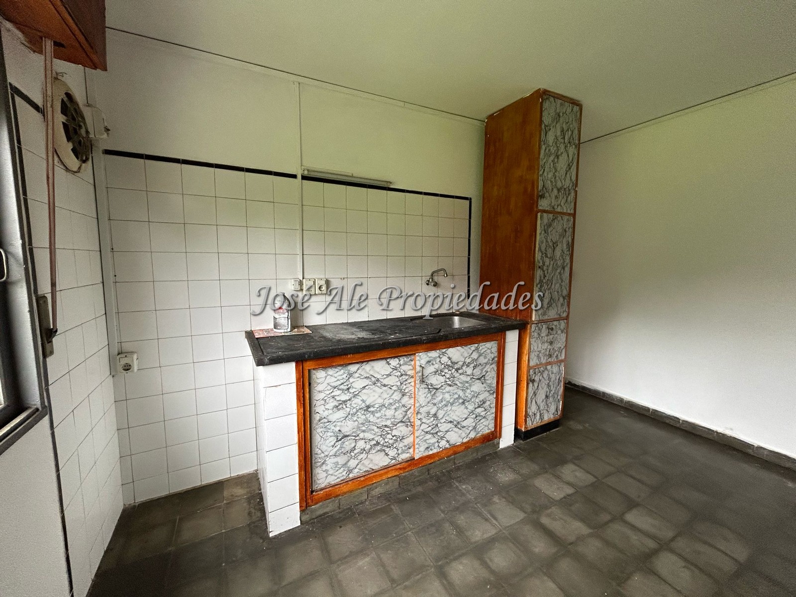 Imagen 3 de NUEVO PRECIO!! Casa ubicada en zona dos avenidas, a 200 mts de la Rambla, acepta propiedad como parte de pago.