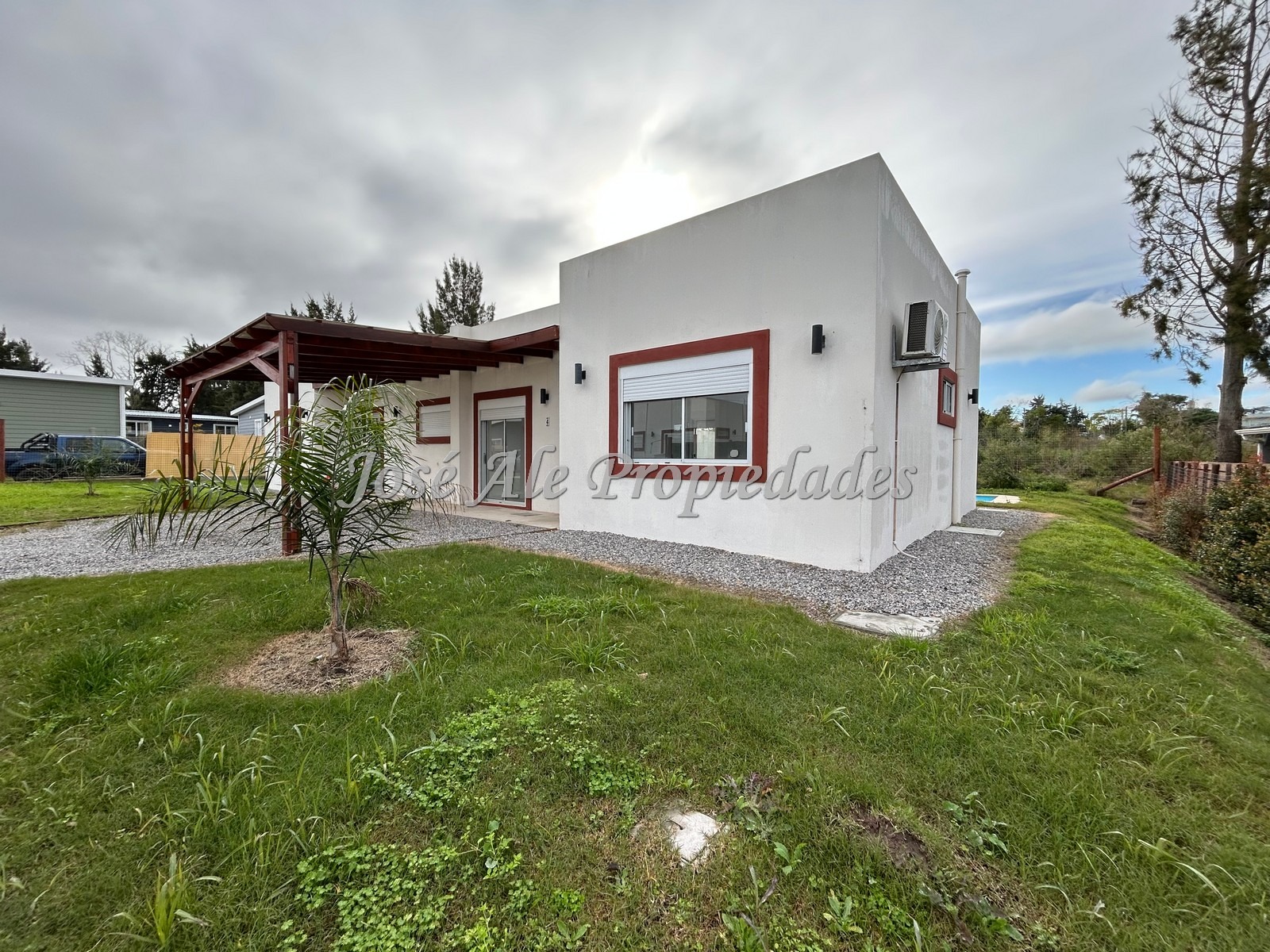 Imagen 1 de Apartamento que se encuentra ubicado en hermoso fraccionamiento del Real de San Carlos, a corta distancia de Plaza de Toros y próximo a todos los servicios.