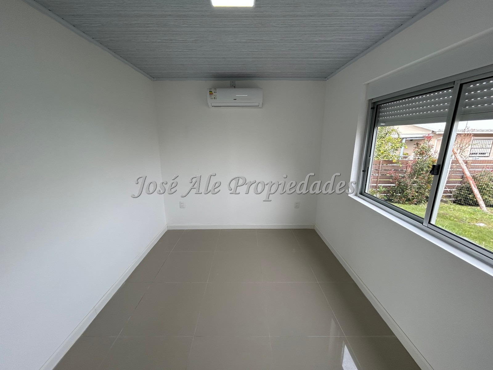 Imagen 3 de Apartamento que se encuentra ubicado en hermoso fraccionamiento del Real de San Carlos, a corta distancia de Plaza de Toros y próximo a todos los servicios.